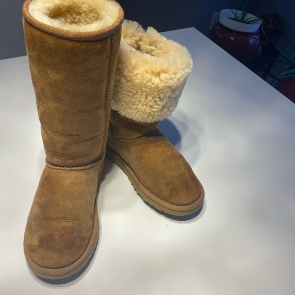 UGG Classic Brown Ankle Boots - Picture 9 of 14